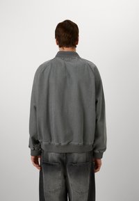 Thumbnail Image 4