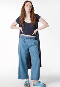 Deha CROPPED - Vaqueros a campana - blue