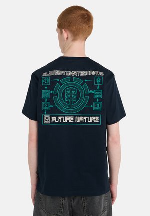 - T-shirt z nadrukiem