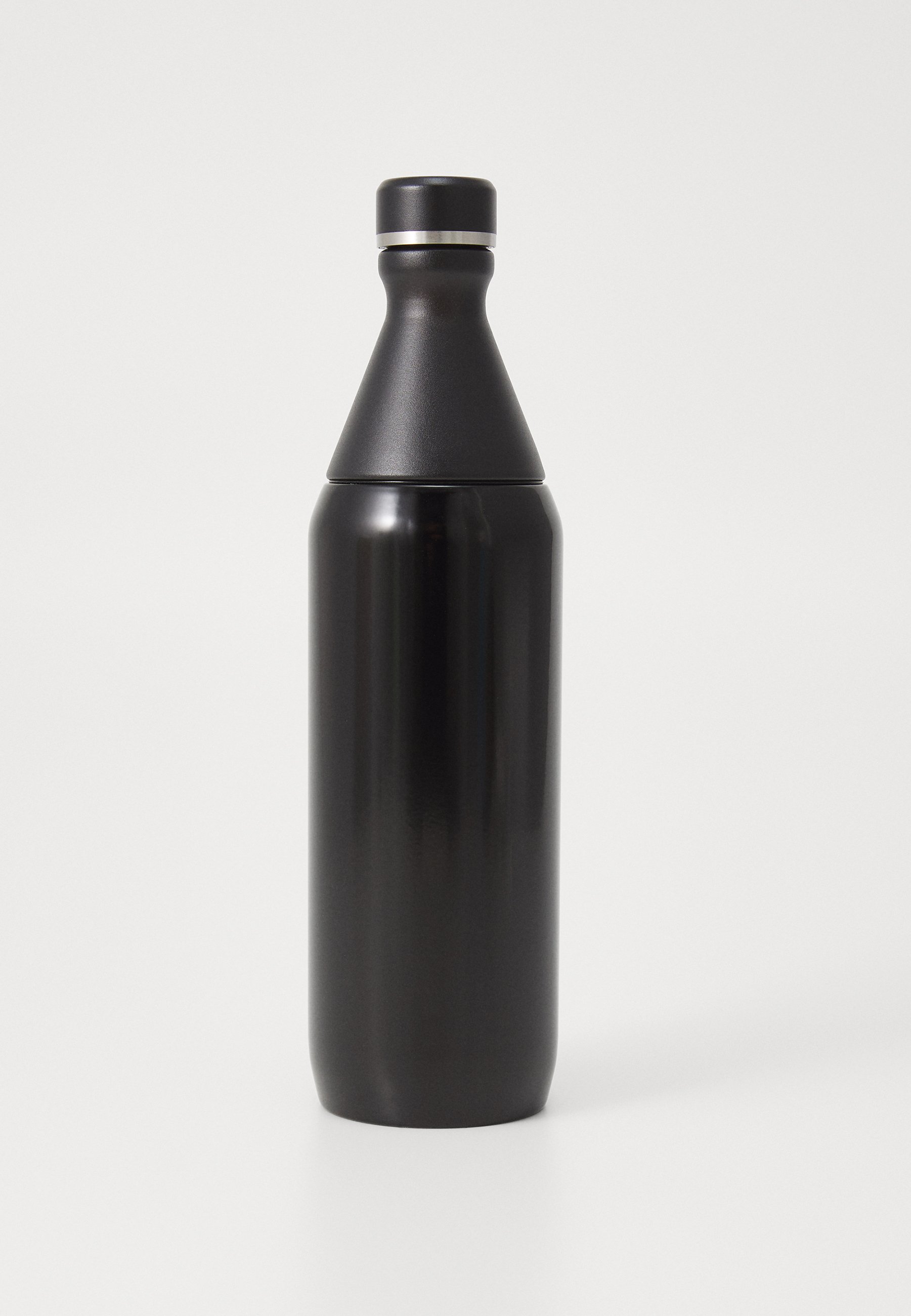 ☆supreme Stanley bottle black☆ Supreme Stanley 20 oz Vacuum Insulated Bottle Black Red F/W