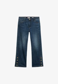 Jeans de mezclilla azul oscuro con piernas anchas, bolsillos delanteros y de monedas, un cierre de botón y cremallera, y cuatro botones dorados en cada dobladillo de la pierna.