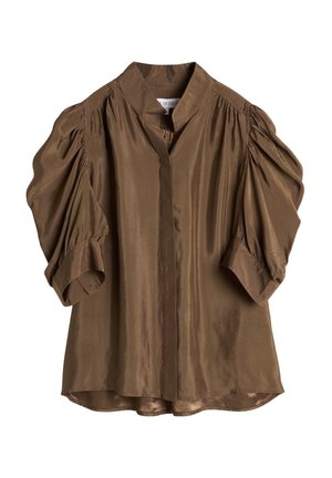 Brun, satengbluse med mandarin krage, puffede ærmer og lige nederkant. Har en frontplade med skjulte knapper.