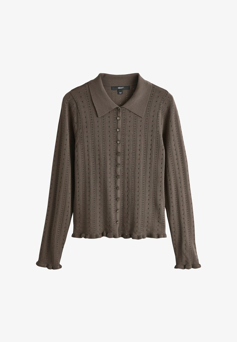 Cardigan tricoté marron avec col, fermeture boutonnée sur le devant, motif texturé et ourlet festonné, doté de manches longues et d'une coupe ajustée.