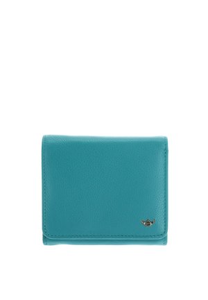 Portefeuille en cuir turquoise avec un petit emblème de logo argenté dans le coin inférieur droit sur fond blanc.