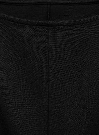 Gros plan sur un tissu noir présentant un motif texturé, une finition lisse et une taille élastique en haut, offrant une apparence ajustée.