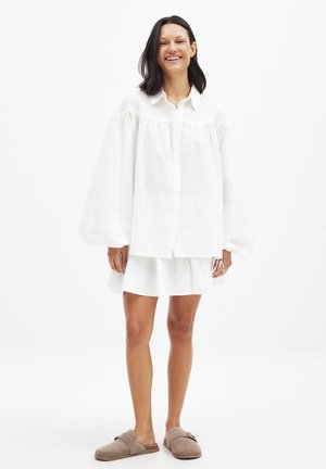 NA-KD BLEND PLEATED SLEEVE DETAIL - Hemdbluse - white