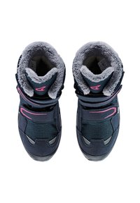 Marinblå höga sneakers med grått foder av päls, mesh-ovandel, rosa detaljer och två svarta kardborreband. Texturerad gummisula för bra grepp.