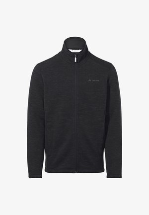 Schwarze Zip-Up-Jacke aus strukturiertem Stoff, mit hohem Kragen, seitlichen Taschen und einem dezenten Logo auf der Brust.