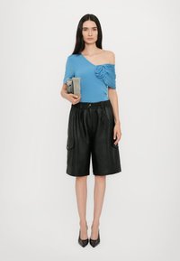 Baum und Pferdgarten JANSJE - Trükipildiga T-särk - parisian blue