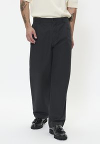 Matinique MACHINO PLEAT  - Pantalon classique - black