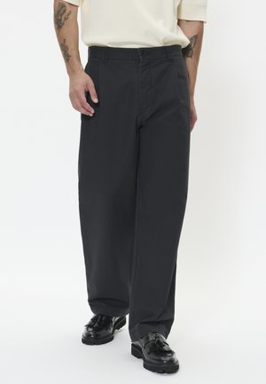 Matinique MACHINO PLEAT  - Trousers - black