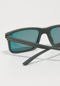 Armani Exchange Saulesbrilles - matte dark green