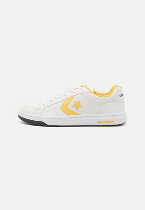 PRO BLAZE V2 UNISEX - Baskets basses - vintage white/bananas