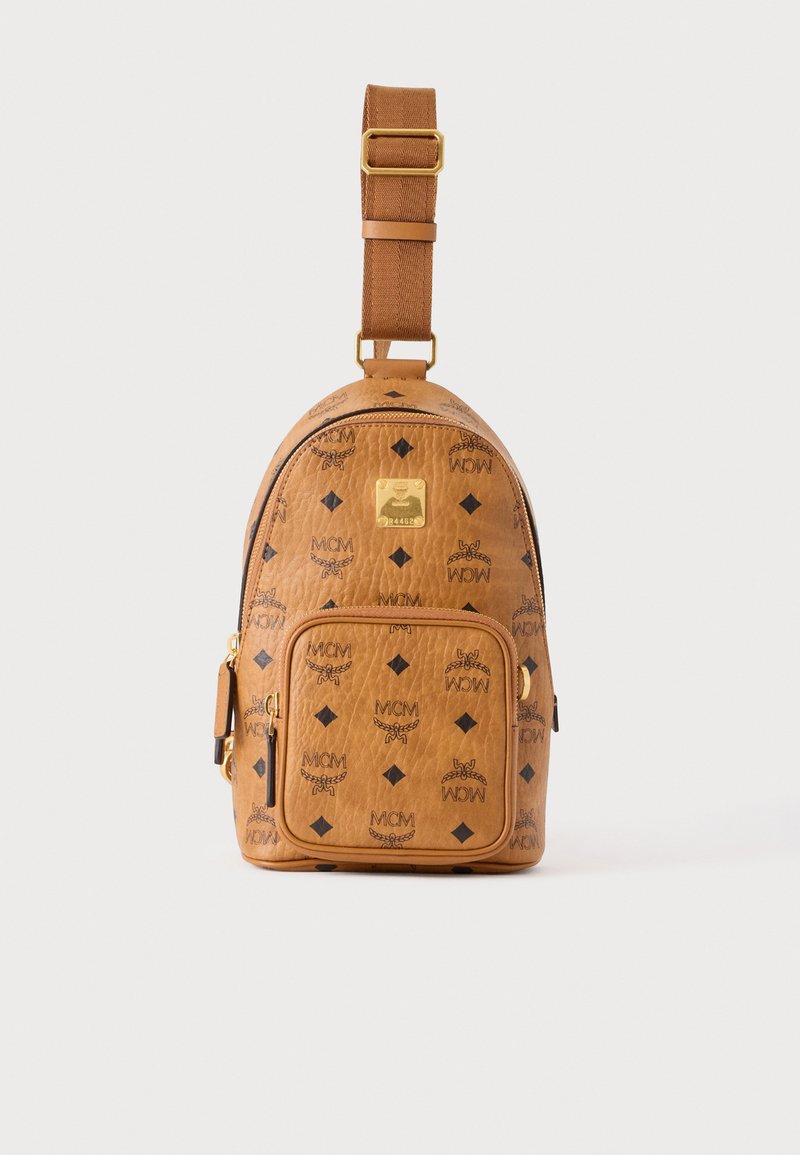 Μικρό ταμπά δερμάτινο τσαντάκι crossbody με ρυθμιζόμενο ιμάντα, εμπρόσθια τσέπη με φερμουάρ και επαναλαμβανόμενο μαύρο μοτίβο λογότυπου MCM.