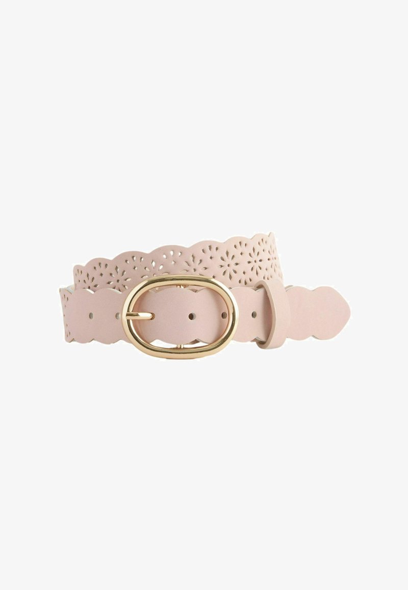 Ceinture en cuir rose clair avec bords festonnés, motif floral ajouré et boucle ovale en métal doré.