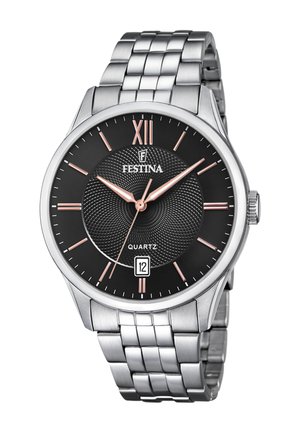 Montre en acier inoxydable argenté avec un cadran noir texturé, des accents en or rose, un chiffre romain XII, un mouvement à quartz et un affichage de la date.