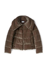 Giubbotto imbottito marrone, trapuntato, con un ampio colletto, realizzato in un tessuto morbido, dotato di chiusura con zip e tasche laterali.