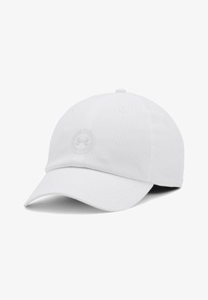 Casquette de baseball blanche en tissu texturé. Présente une couronne ronde et une visière courbée, avec un logo circulaire à l'avant.