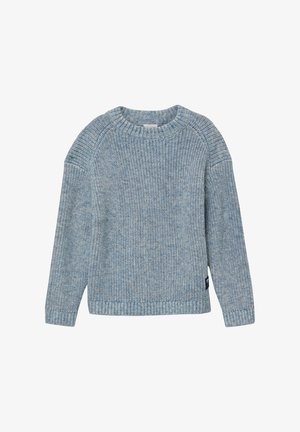 Pull en tricot bleu clair avec un col rond, des poignets et un ourlet côtelés. Présente un motif texturé et une petite étiquette de logo sur le côté.