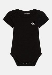 Svart bomullsbodysuit med korte ermer, rund halslinning, trykknappslukking nederst og en hvit 'cK'-logo på brystet.