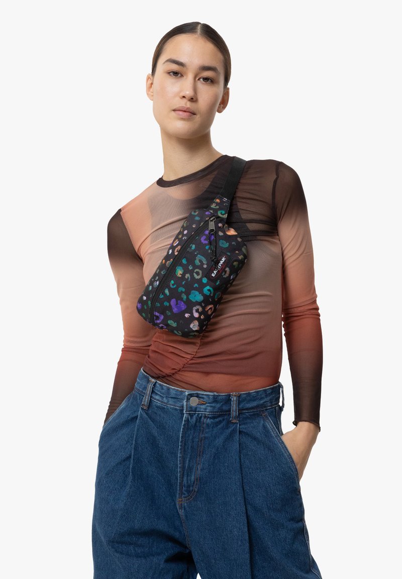 Eastpak SOMMAR - Sac banane - beastimal black