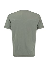 Korte mouw t-shirt in gedempt olijfgroen, met een ronde halslijn en subtiele textuurstiksels over de rugnaad.