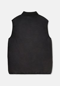 Svart vadderad väst, kviltad textur, ärmlös design, ribbad krage. Slät yta med en något glänsande finish. Ingen synlig hårdvara.