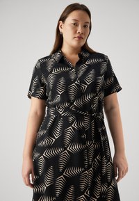 Vero Moda Curve VMCEASY LONG SHIRT DRESS - Abito a camicia - black