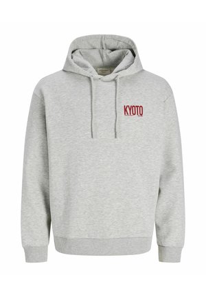 Hanorac gri deschis cu glugă, șnururi în față și text roșu "KYOTO" pe pieptul stâng. Mâneci și tiv striate.