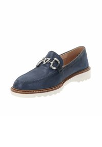 Zapato de cuero azul marino tipo deslizador con puntera redonda, acento de cadena plateada y suela texturada blanca. Presenta detalles de costura a lo largo de los bordes.