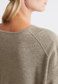 Marc O'Polo LONGSLEEVE ROUNDNECK - Strikkegenser - shaded brown melange