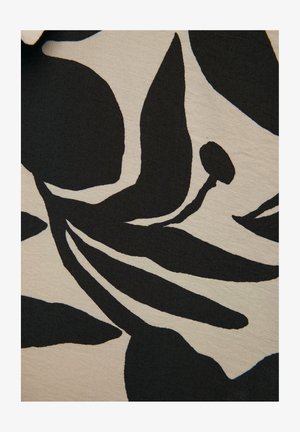 Czarny wzór kwiatowy na jasnobeżowym materiale o gładkiej teksturze, z wyraźnymi liśćmi i łodygami w kontraście.