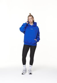 Pegador CLARITA LOGO OVERSIZED HOODIE - Sweatshirt - washed true blue/white