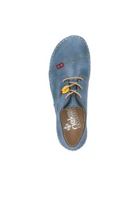 Scarpa in pelle blu con dettagli cuciti, lacci beige e accenti colorati. Forma arrotondata con una soletta testurizzata e logo del marchio visibile.