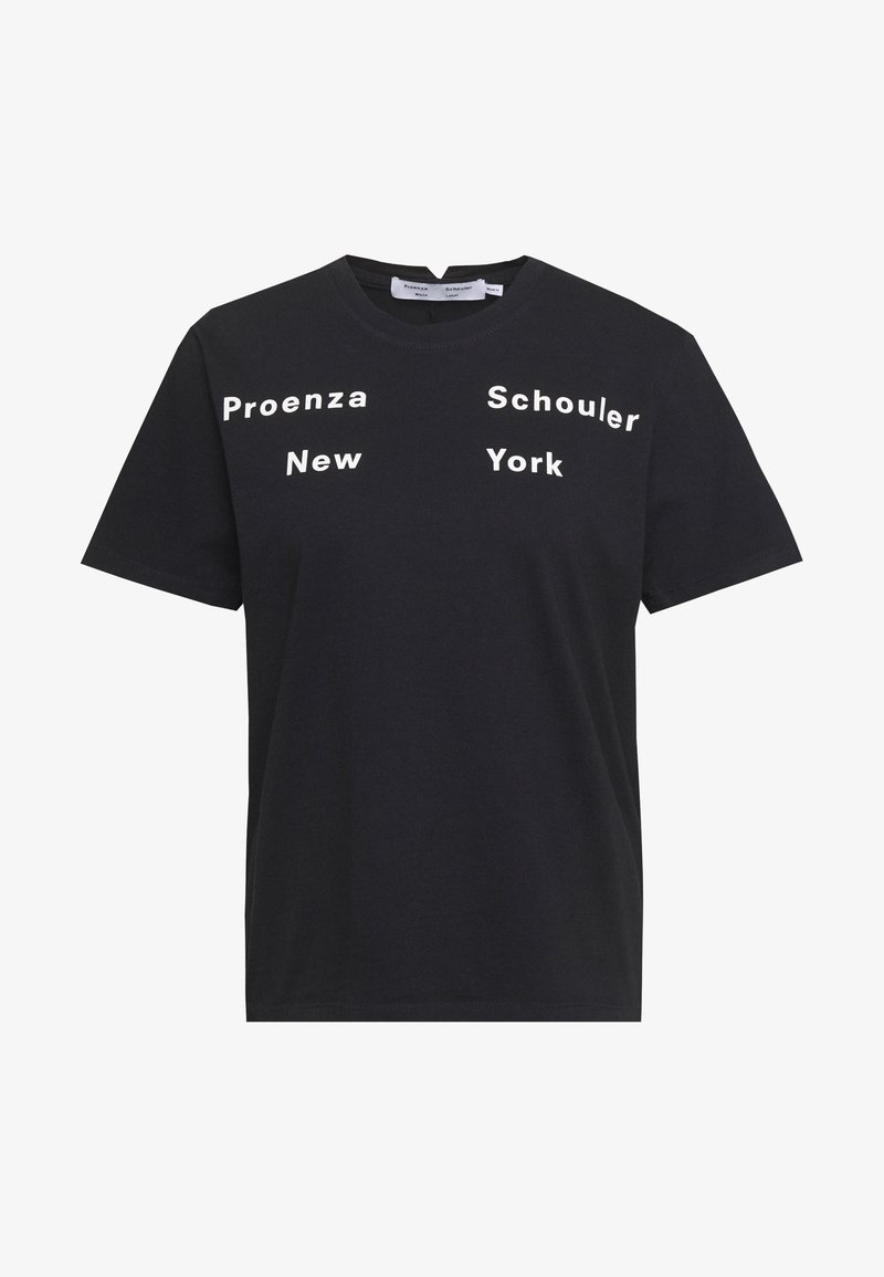 Svart bomullströja med vit text "Proenza", "Schouler", "New" och "York" i varierande placeringar. Klassisk rund halsringning och korta ärmar.