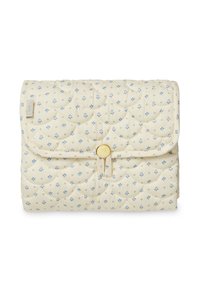 Quiltet cremefarvet taske med blå blomster mønstre, lukket med en messing snaplukning, med en tekstureret overflade og afrundede kanter.