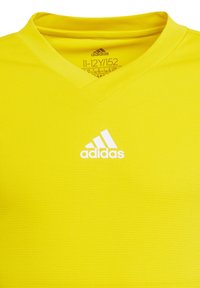 adidas Performance TEAM BASE  - Langarmshirt - gelb