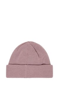 Gebreide beanie in zacht mauve met een omgevouwen rand. Geweven patroon overal en een ronde kroon met subtiele stikdetails.
