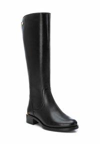 Carmela Botas - black