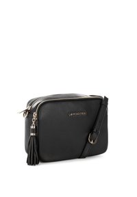 Borsa a tracolla nera in pelle con dettagli in oro, chiusura con zip e accentuazione decorativa a frange. Forma rettangolare con tracolla regolabile.