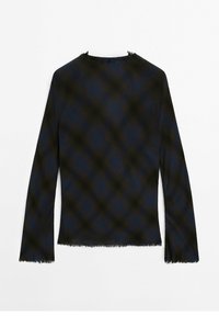 Chemise à manches longues à carreaux noirs et bleu foncé avec bords bruts au niveau de l'encolure, des poignets et de l'ourlet.