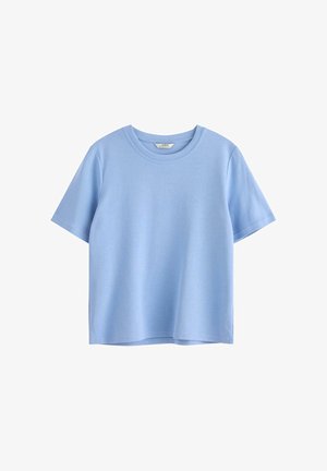Ljusblå kortärmad t-shirt i mjukt bomullstyg. Har rund halsringning och en avslappnad passform utan synliga mönster eller accent.