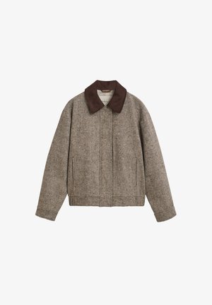 Braun gefleckte Wolljacke mit dunkelbraunem Kragen, langen Ärmeln, verdecktem Frontverschluss und seitlichen Schlitztaschen, flach auf einem weißen Hintergrund ausgelegt.