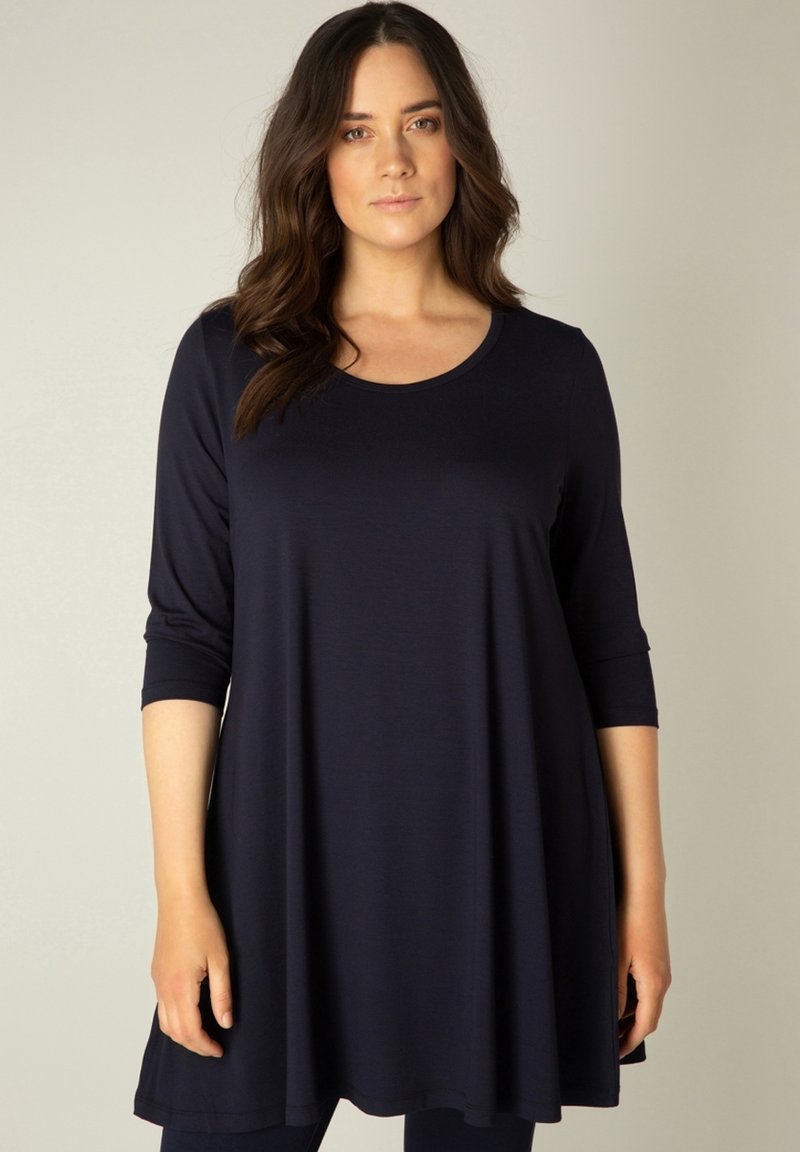 Marine tuniek top in zachte, rekbare stof, met een ronde halslijn en driekwart mouwen, vloeiende silhoutte met een licht uitlopende zoom.