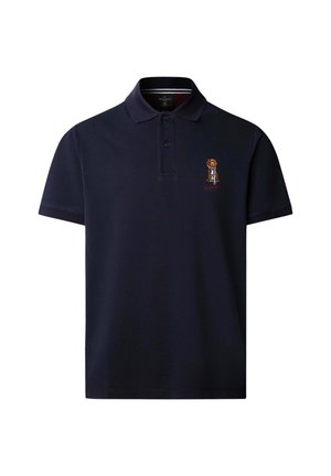 Polo de color azul marino hecho de algodón, con una tapeta de tres botones y manga corta. Presenta detalles bordados con el nombre de la marca "HACKETT."