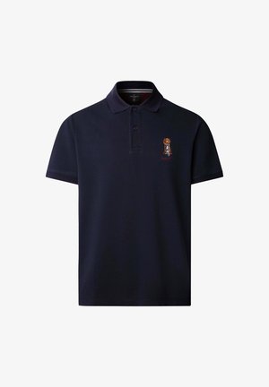 Polo majica tamnoplave boje od pamuka s tri dugmeta i kratkim rukavima. Sadrži izvezeni detalj s imenom brenda "HACKETT."