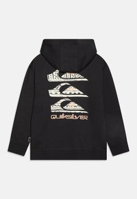 Sudadera negra con un diseño gráfico en la parte posterior que presenta motivos de montañas y olas en blanco y durazno, confeccionada en tela suave y con un bolsillo frontal.