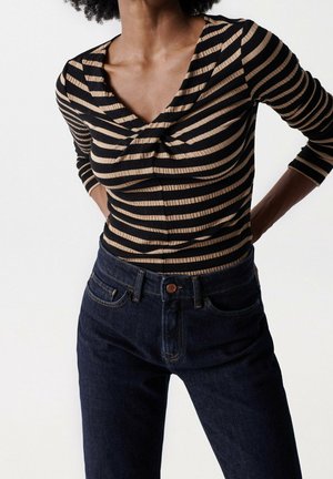 Sweter