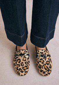 Next Slip-on sandaler - leopard