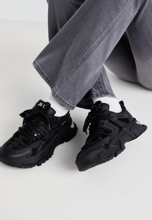 Steve Madden KINGDOM-E - Αθλητικά παπούτσια - black/silver